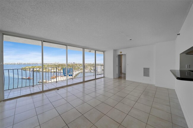 Building Photo - 7601 E Treasure Dr