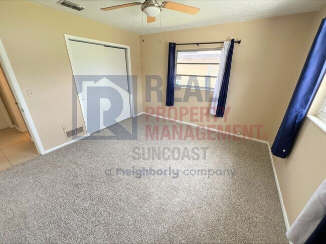Building Photo - 5715 Nutmeg Ave