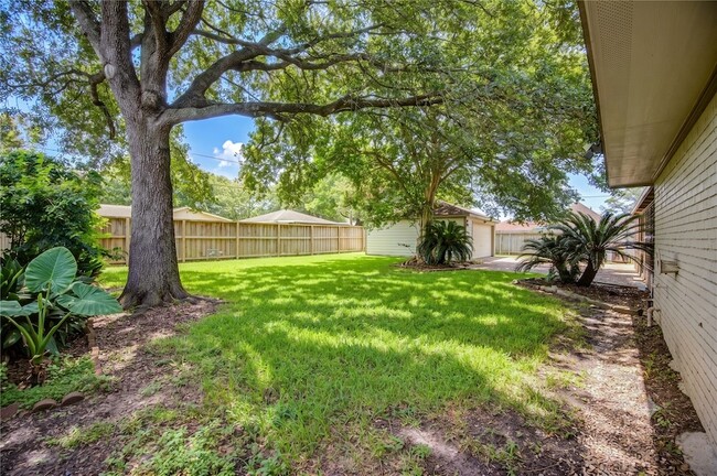 Building Photo - 2117 Willow Wisp Dr