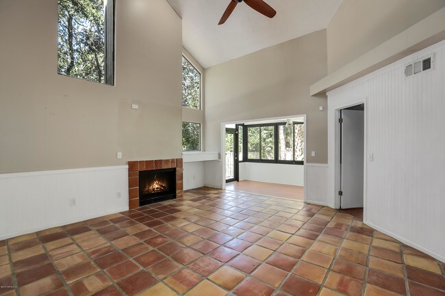 Building Photo - 1 Turtleback Trail