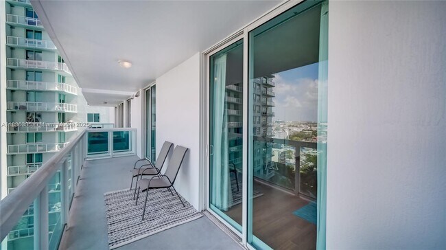 Building Photo - 1800 N Bayshore Dr