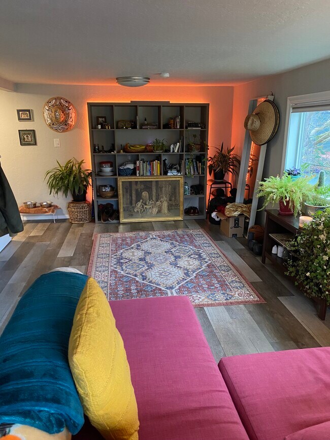 Building Photo - 1129 Pleasant Ave