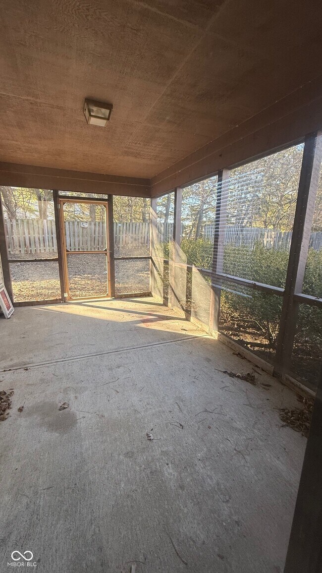 Building Photo - 14610 Village Park E Dr