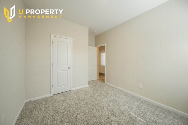 Building Photo - 1817 Dahlia Way