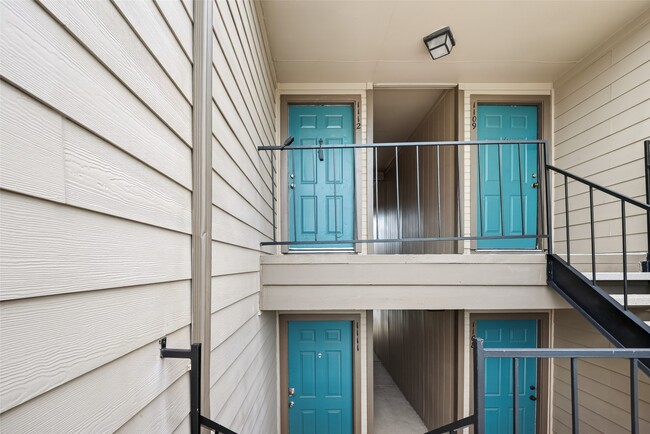Building Photo - 2121 Hepburn St
