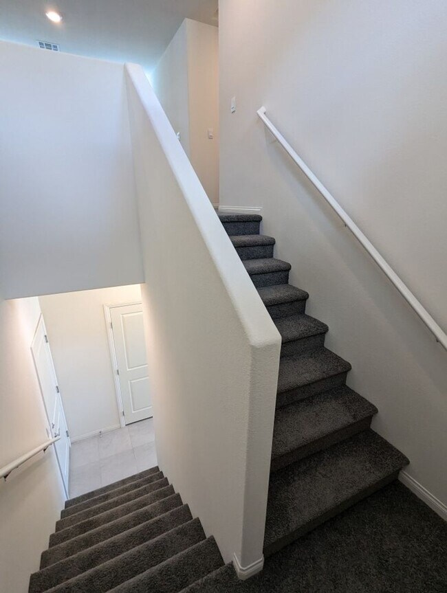 Building Photo - 7703 Moore Crk Ln