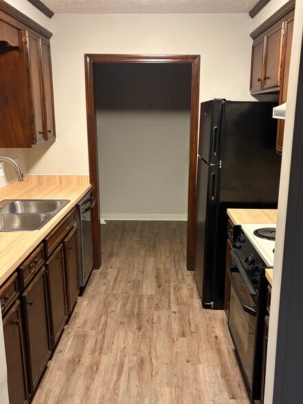 Building Photo - 2437B River Oaks Blvd