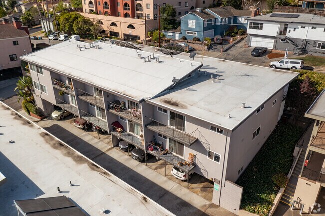 Parking - 6th Ave