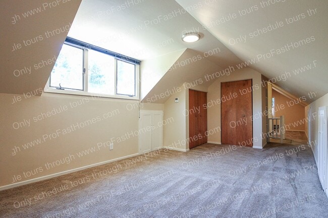 Building Photo - 7840 SW West Slope Dr