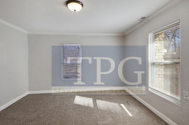 Building Photo - 6609 Richmond Ave