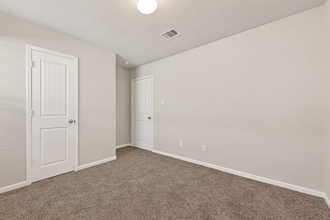 Building Photo - 7558 Highland Chase Dr