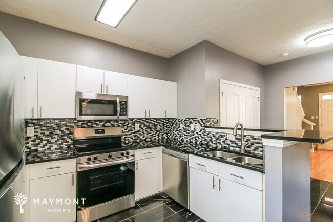Building Photo - 6184 Ellenwood Dr