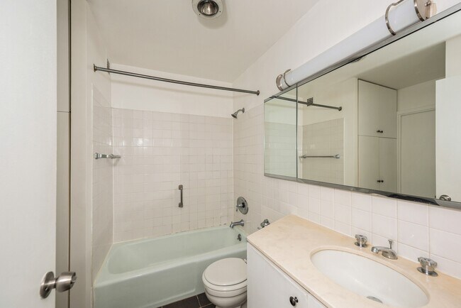 Building Photo - 2800 N Lake Shore Dr