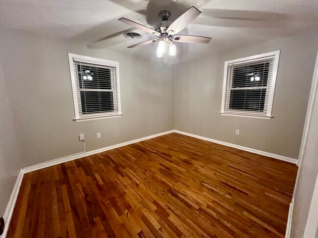 Building Photo - 2110 Croydon Dr