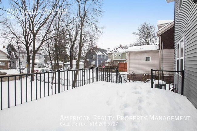 Building Photo - 250 Valley Ave NW