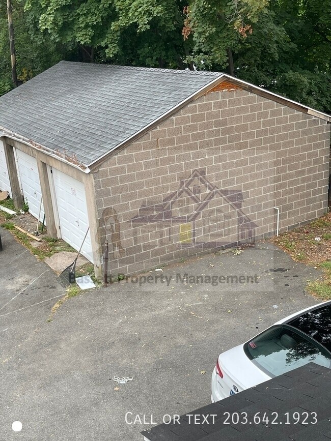 Building Photo - 617 Elm St