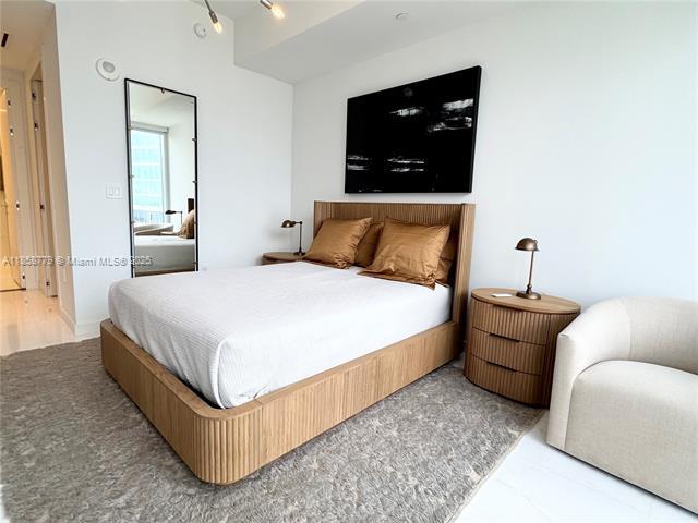 Building Photo - 300 Biscayne Boulevard Way