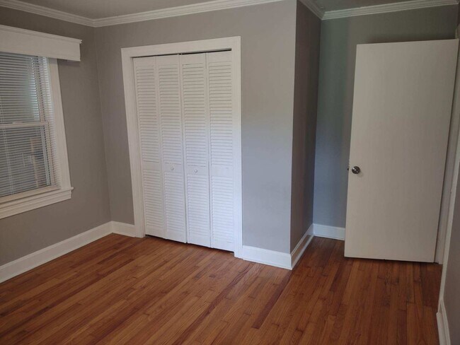 Building Photo - 2 miles from the University of Alabama (4 ...