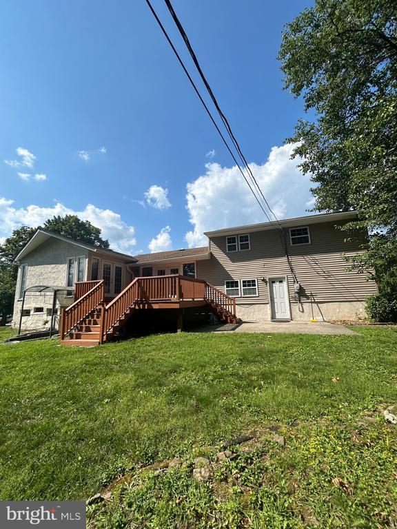 Building Photo - 2560 Betzwood Dr