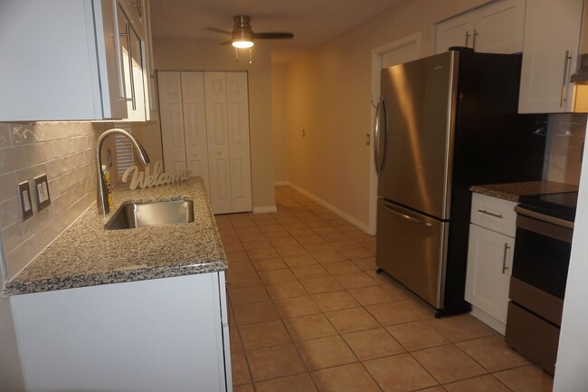 Building Photo - 3 Bedroom 2 Bathroom Corner lot home