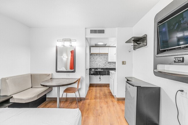Primary Photo - 750 Raintree Dr
