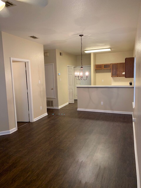 Building Photo - 3003 Whisper Oaks Ln