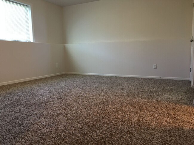 Building Photo - 3 Bed 3 Bath Single Family Home
