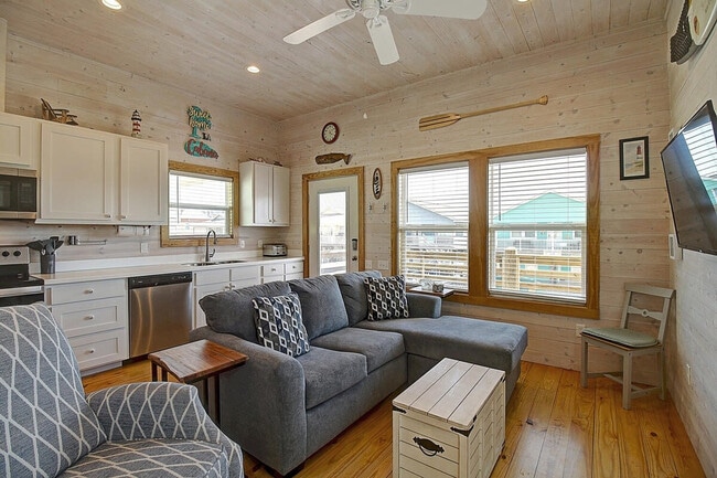 Building Photo - 1924 Eleventh St