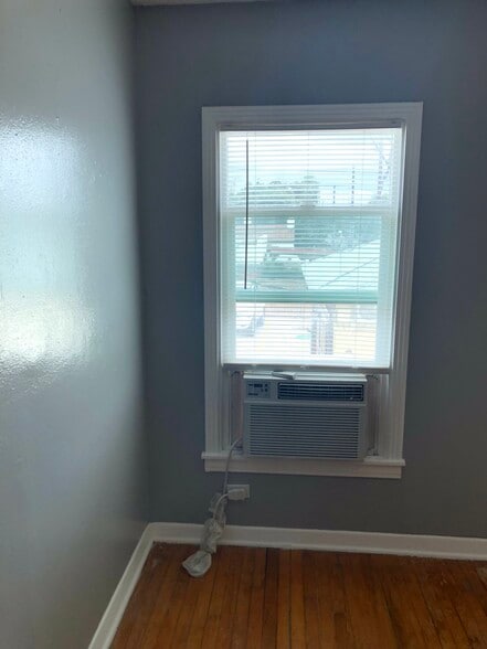 Building Photo - 136 W Ridgewood Ct