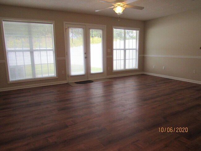Building Photo - 207 Winthrope Ln