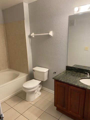Building Photo - 4240 Summer Landing Dr