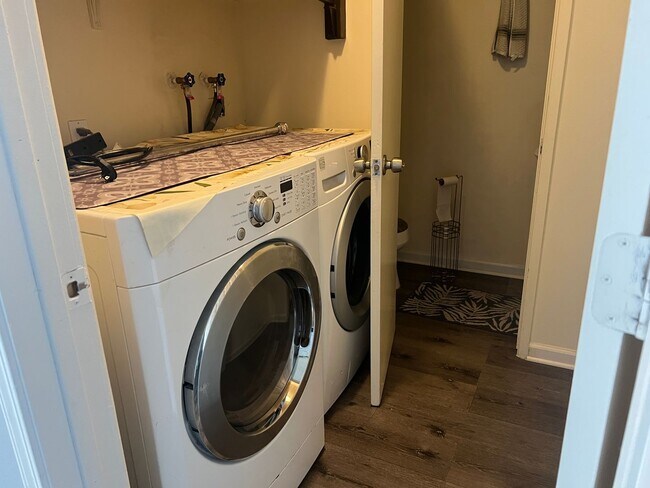 Building Photo - 1252 Marionola Way