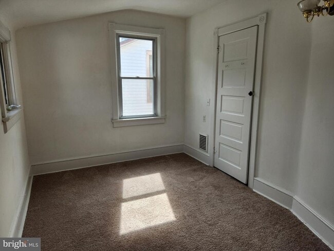 Building Photo - 126 Paine St