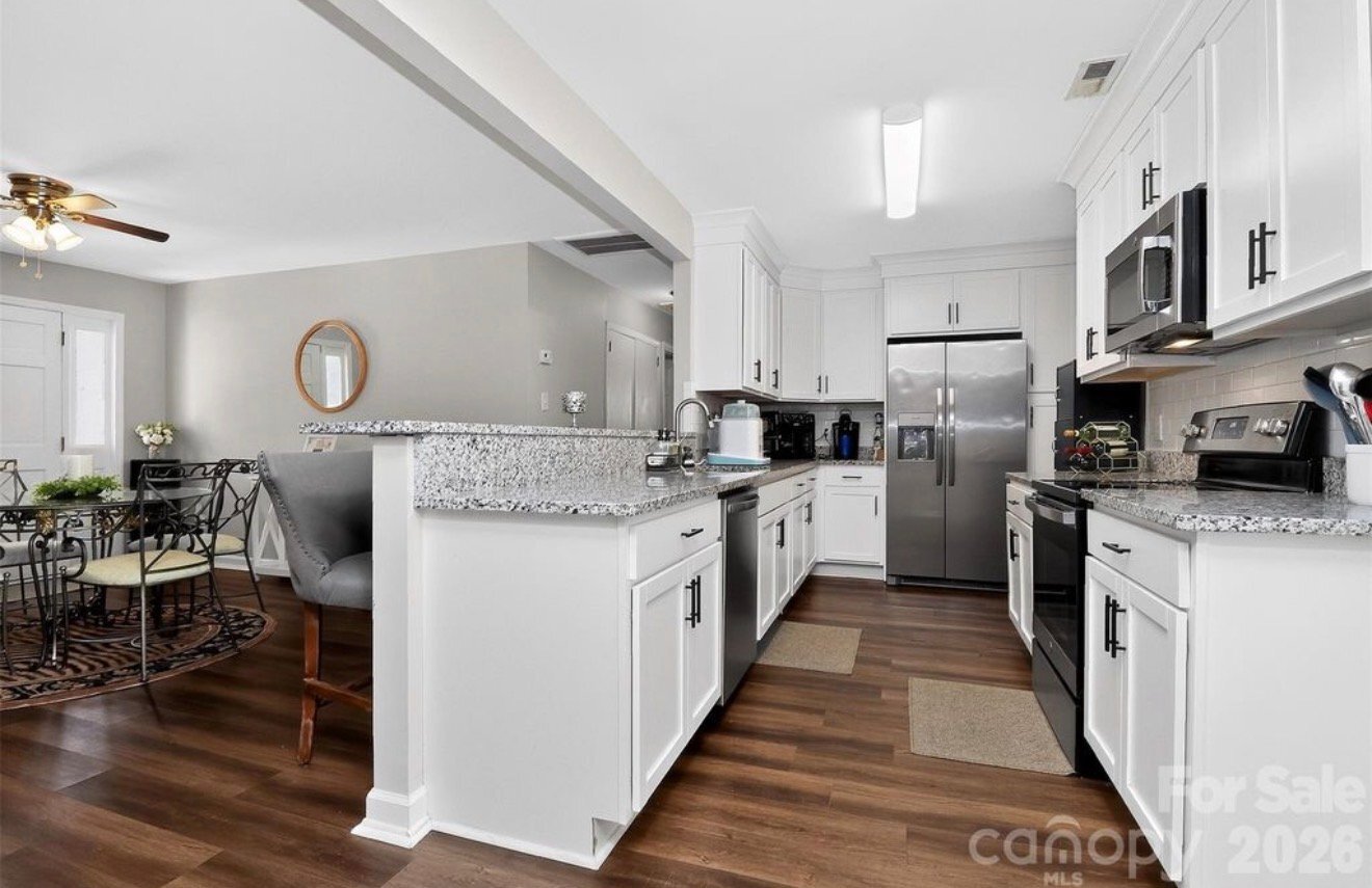 Building Photo - 1318 McDow Dr
