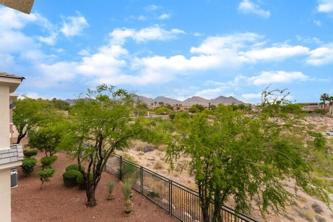 Building Photo - Beautiful, upgraded 2 story townhouse unit...
