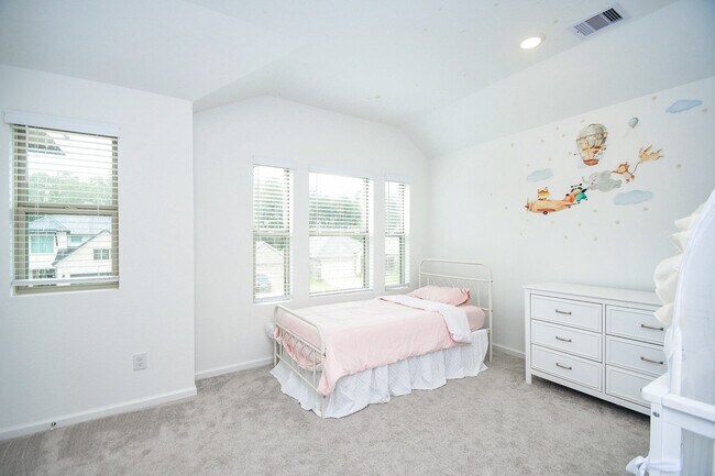 Building Photo - 28722 Mount Bonnell Dr