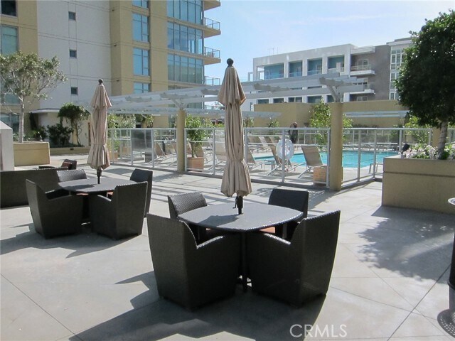 Building Photo - 411 W Seaside Way
