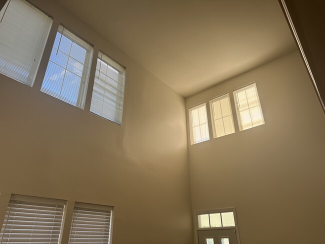 Building Photo - 2898 Falling Waters Dr