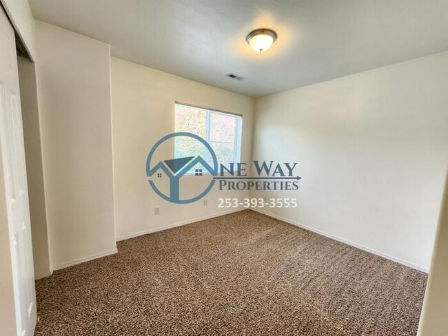 Building Photo - 2682 Hamilton Ave