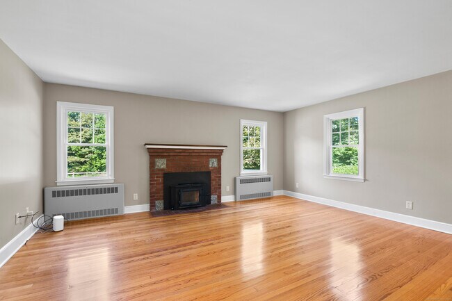 Building Photo - 26 Great Hillwood Rd