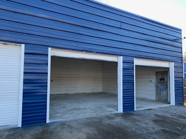 Garage bay storage rentals - 100 Strickland Dr