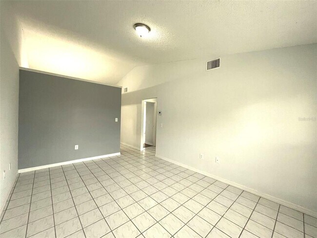 Building Photo - 1056 S Buena Vista Dr