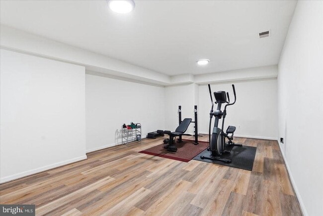 Building Photo - 8863 Flatbush Ct