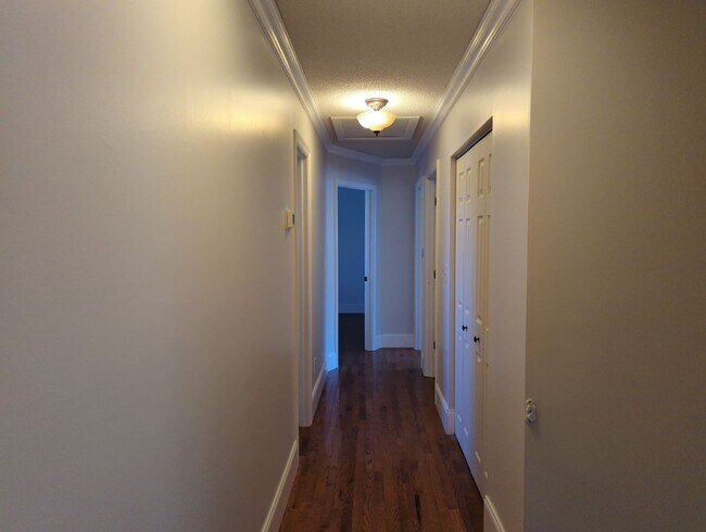 Building Photo - 513 Woodcroft Dr