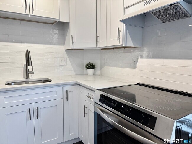 Building Photo - 34 Hanford Ave