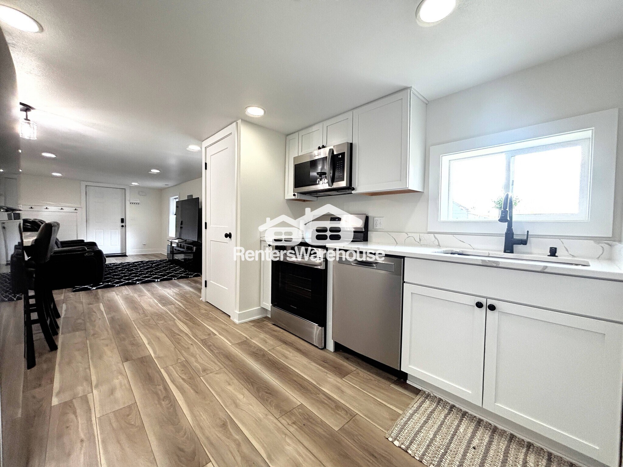 Building Photo - 4076 Indianola Ave