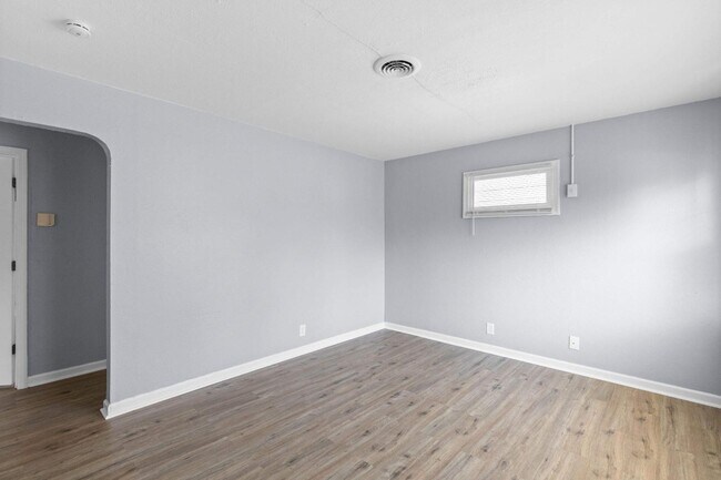 Building Photo - 251 Elbring Dr