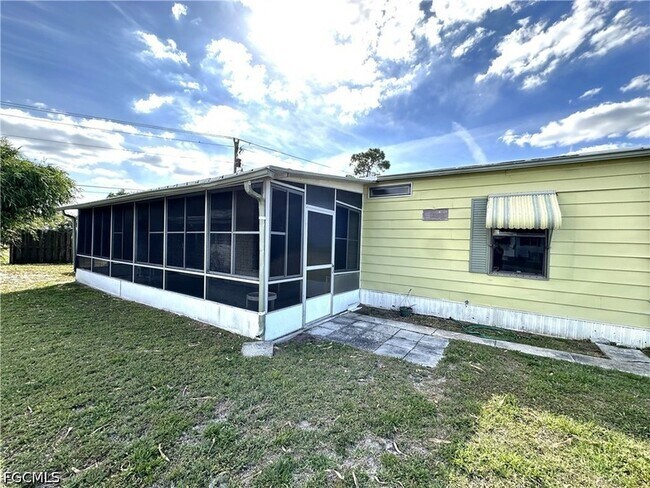 Building Photo - 280 Flame Ln