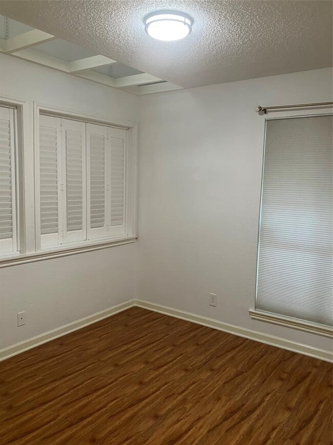 Building Photo - 3809 Spicewood Springs Rd
