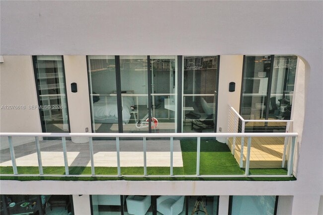 Building Photo - 4000 Island Blvd